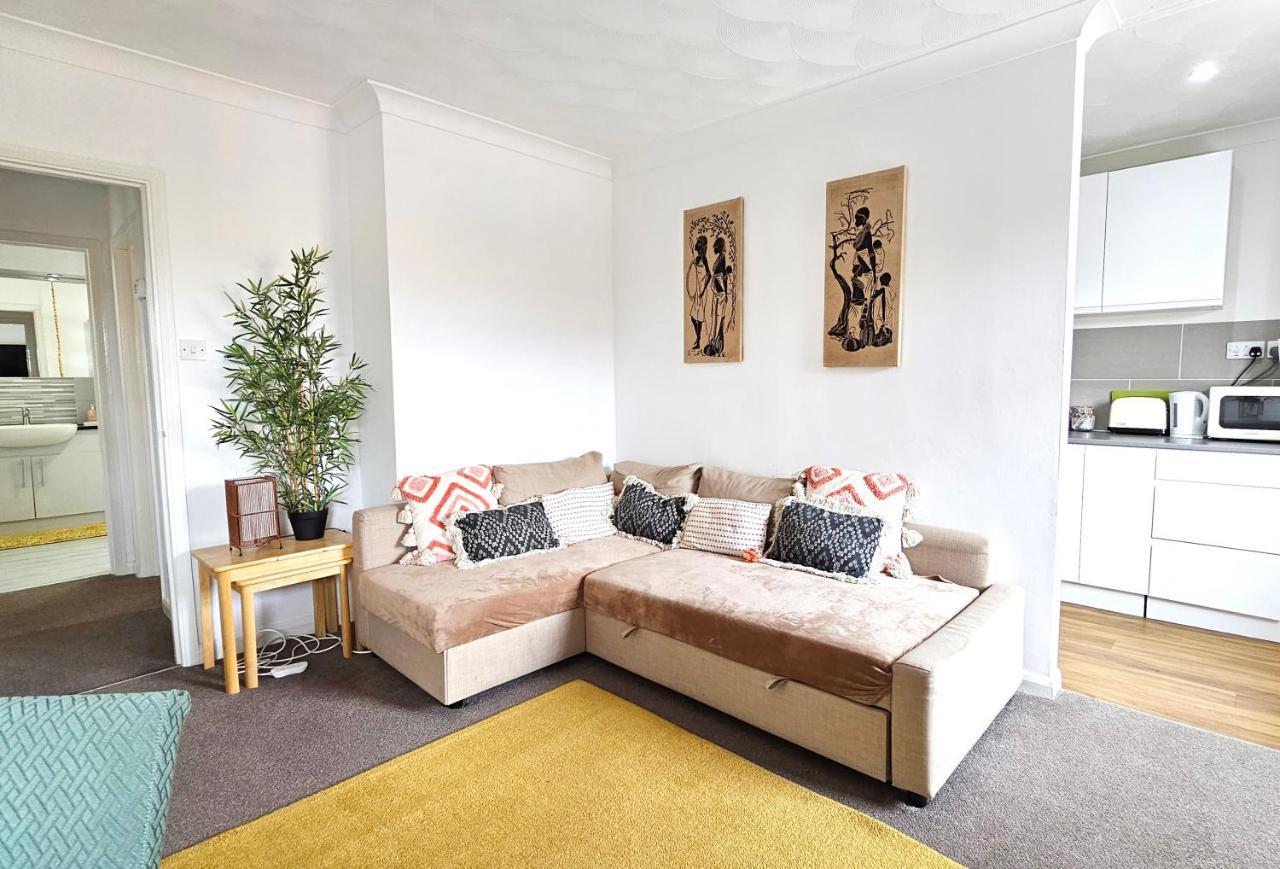 2 Bed Apt W/ Private Parking Close To Town Centre Huntingdon Exterior photo