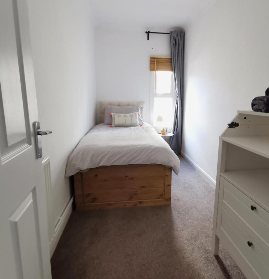 2 Bed Apt W/ Private Parking Close To Town Centre Huntingdon Exterior photo